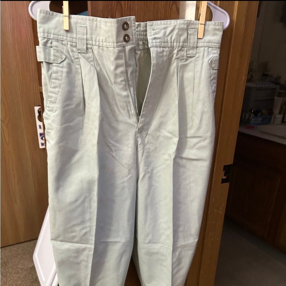 Women’s Pants. All occasion. Never worn. Zip up front.
